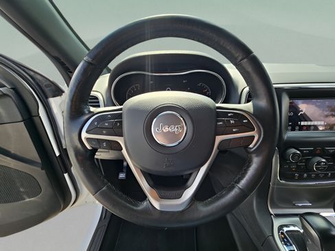 Used 2020 Jeep Grand Cherokee Laredo AWD/4WD image 20