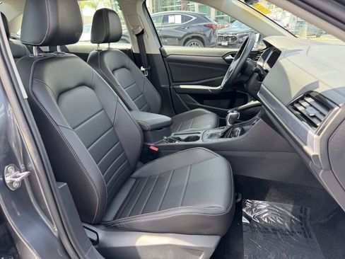Certified 2023 Volkswagen Jetta SE w/ Panoramic Sunroof Package FWD image 36