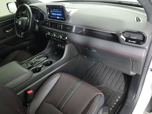 Used 2025 Honda Pilot Black Edition image 17