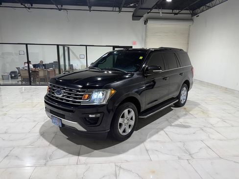Used 2019 Ford Expedition XLT w/ Equipment Group 202A image 3