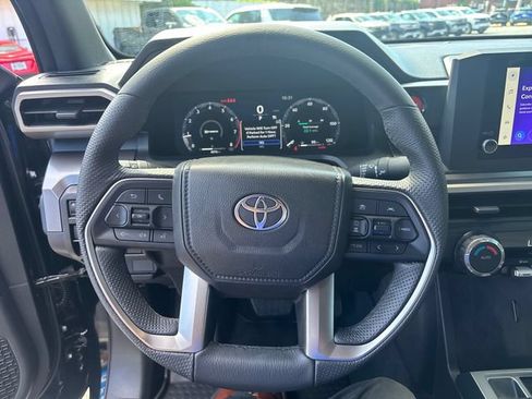 Used 2025 Toyota Tacoma TRD Off-Road AWD/4WD image 16