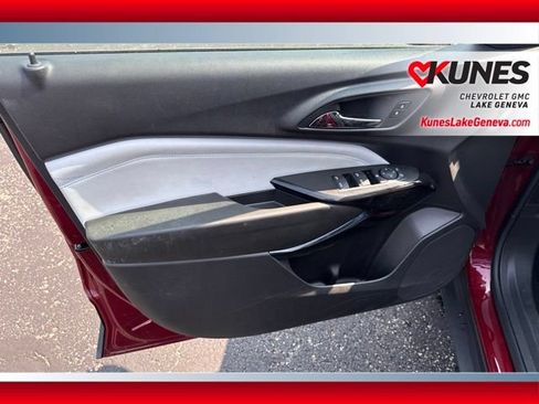 Used 2025 Chevrolet Trax LT w/ LT Convenience Package FWD image 15