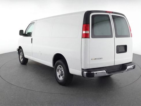 Used 2025 Chevrolet Express 3500 LT w/ LT Preferred Equipment Group RWD image 6