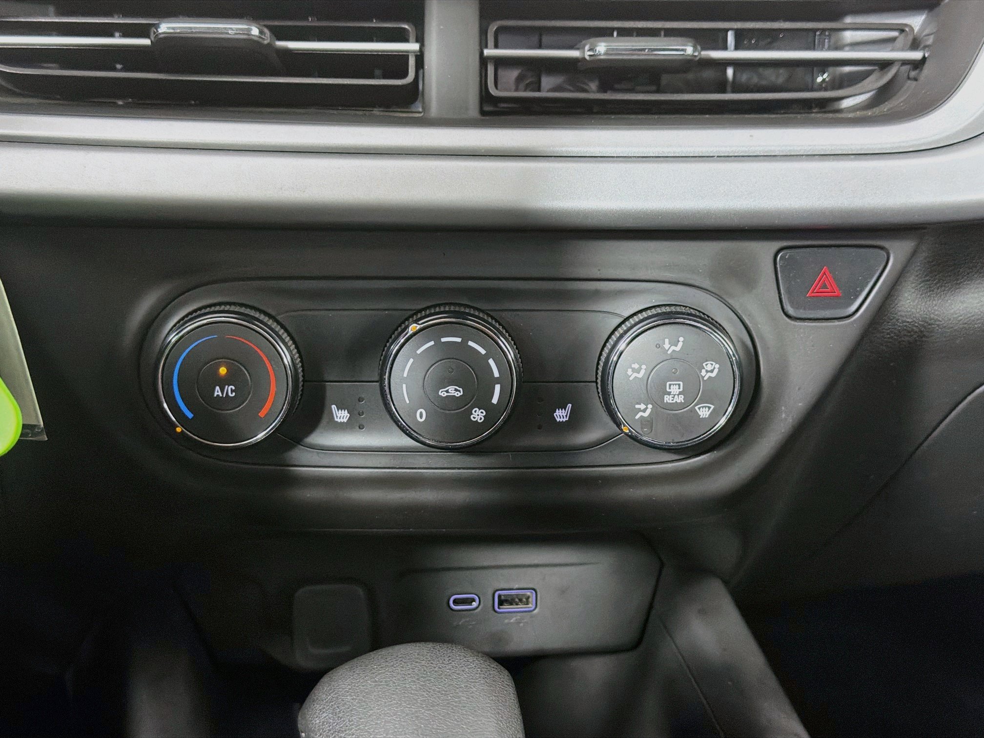 Used 2024 Chevrolet Trax LS w/ LS Convenience Package FWD image 24