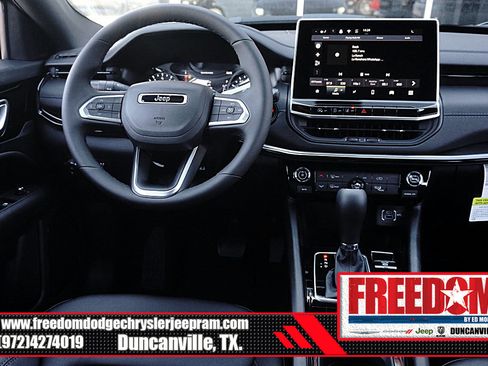 New 2026 Jeep Compass Latitude image 13