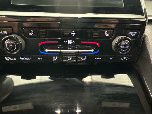 Used 2024 Jeep Grand Cherokee L Altitude image 26