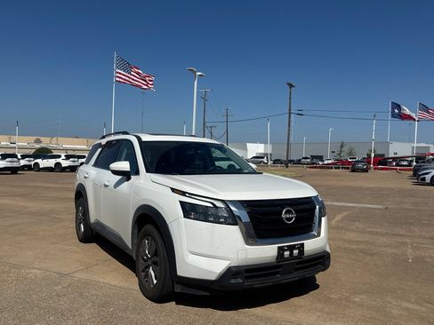 Used 2025 Nissan Pathfinder SV w/ SV Premium Package AWD/4WD image 1