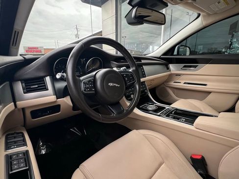Used 2016 Jaguar XF Premium image 15