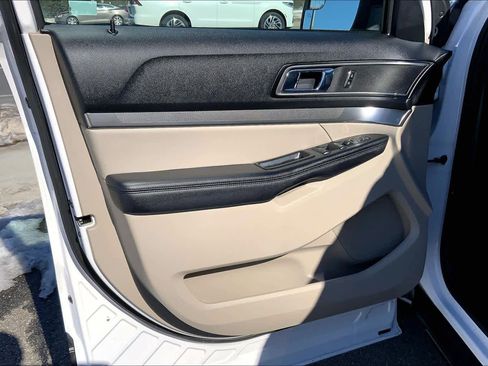 Used 2018 Ford Explorer XLT w/ Equipment Group 202A image 22