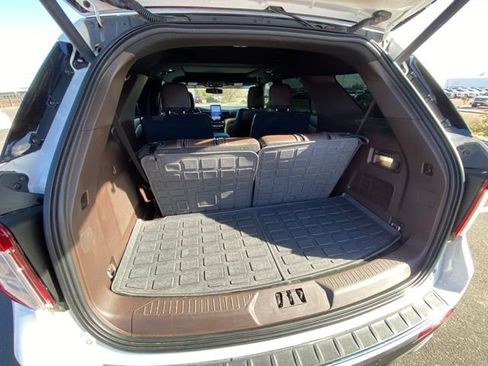 Used 2024 Ford Explorer King Ranch image 19