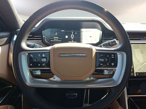 Used 2025 Land Rover Range Rover Long Wheelbase SE AWD/4WD image 5