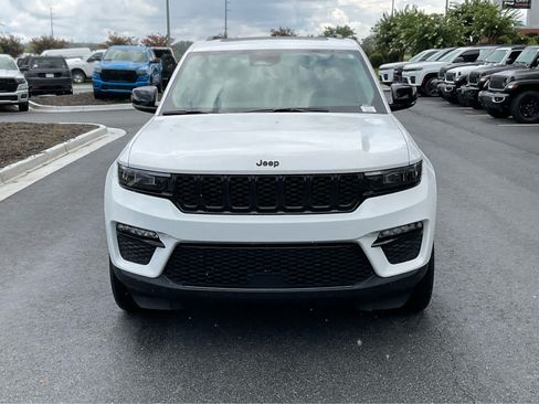 Used 2023 Jeep Grand Cherokee Limited w/ Black Appearance Package AWD/4WD image 8