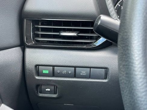 Used 2024 Nissan Sentra SV FWD image 14
