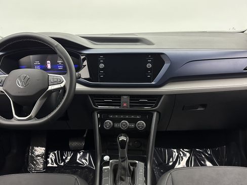 Used 2024 Volkswagen Taos SE image 18