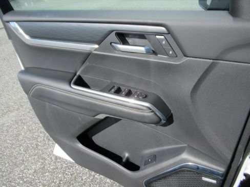 Used 2025 GMC Acadia Elevation image 26