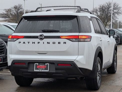 New 2025 Nissan Pathfinder SV image 4