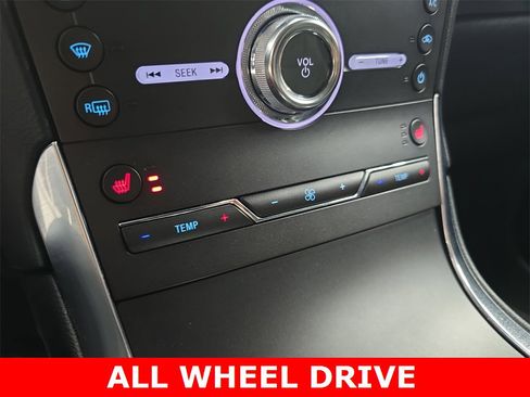 Used 2019 Ford Edge Titanium w/ Cold Weather Package image 22