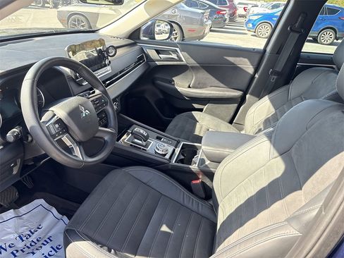 Used 2023 Mitsubishi Outlander SE image 11