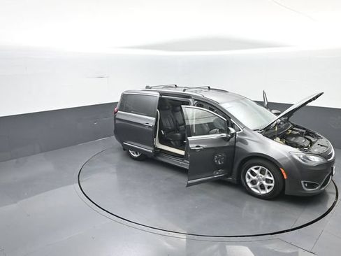 Used 2018 Chrysler Pacifica Touring-L Plus w/ Tire & Wheel Group FWD image 38