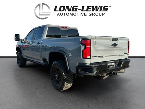 Used 2024 Chevrolet Silverado 2500 ZR2 w/ Technology Package image 4