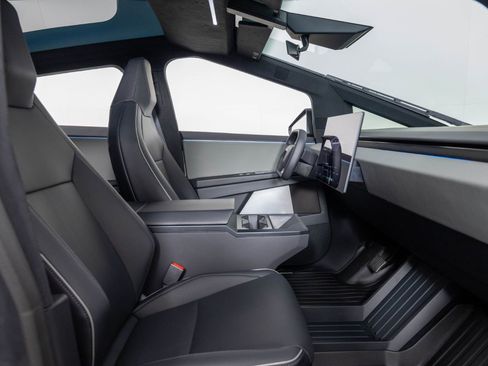 Used 2024 Tesla Cybertruck AWD Crew Cab image 26