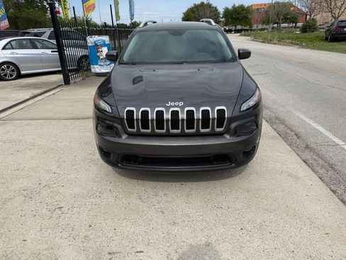 Used 2017 Jeep Cherokee Latitude w/ Comfort & Sound Group image 3