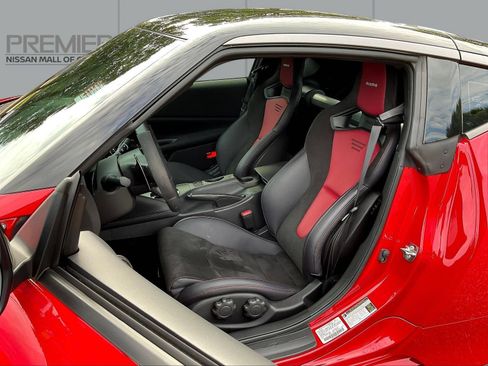 Certified 2025 Nissan Z NISMO w/ Floor Mat Package RWD image 21