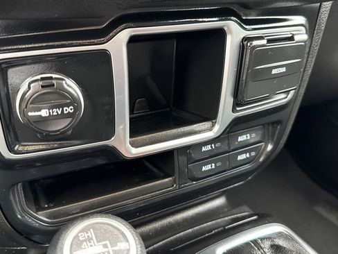 Used 2024 Jeep Gladiator Sport AWD/4WD image 14