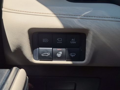 Used 2021 Toyota Highlander Platinum FWD image 17
