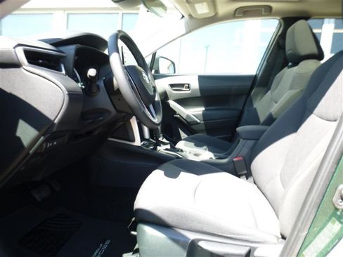 Used 2022 Toyota Corolla Cross LE w/ Moonroof Package FWD image 5