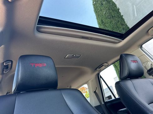 Used 2022 Toyota 4Runner TRD Off-Road Premium w/ Moonroof Package AWD/4WD image 17