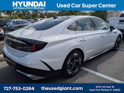 Used 2025 Hyundai Sonata SEL FWD image 2