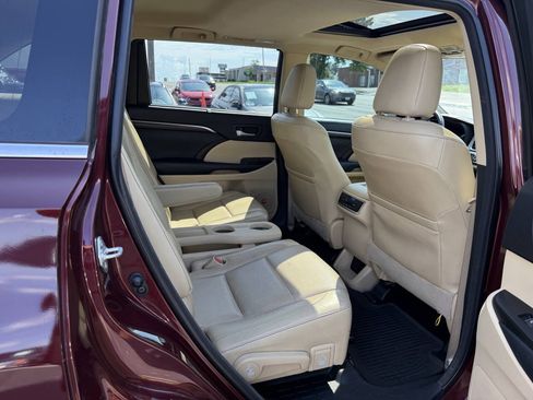 Used 2014 Toyota Highlander Limited AWD/4WD image 12