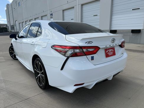 Used 2018 Toyota Camry SE FWD image 6