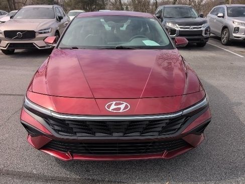 Used 2024 Hyundai Elantra SEL image 2