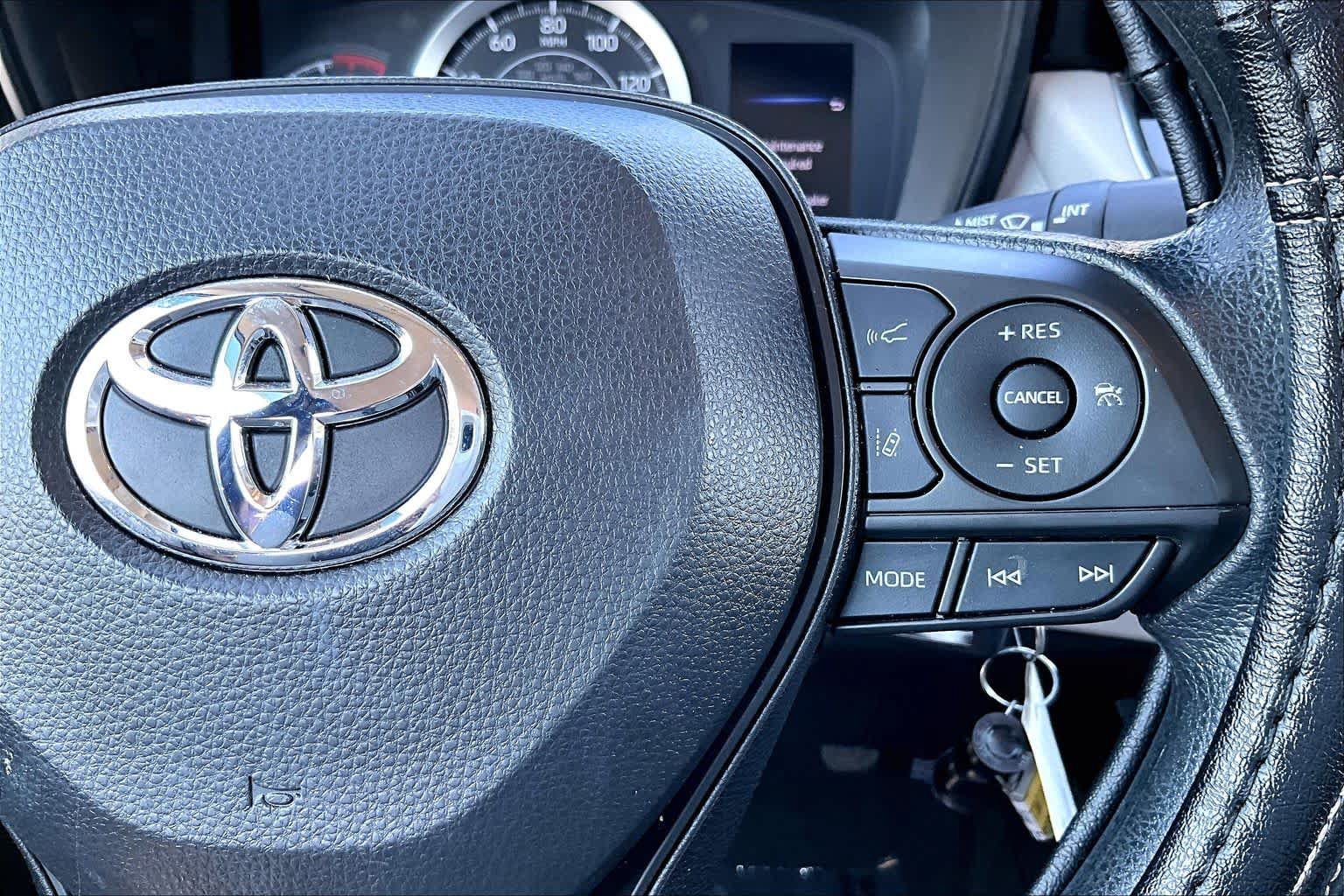 Used 2022 Toyota Corolla LE w/ Carpet Mat Package (TMS) FWD image 24