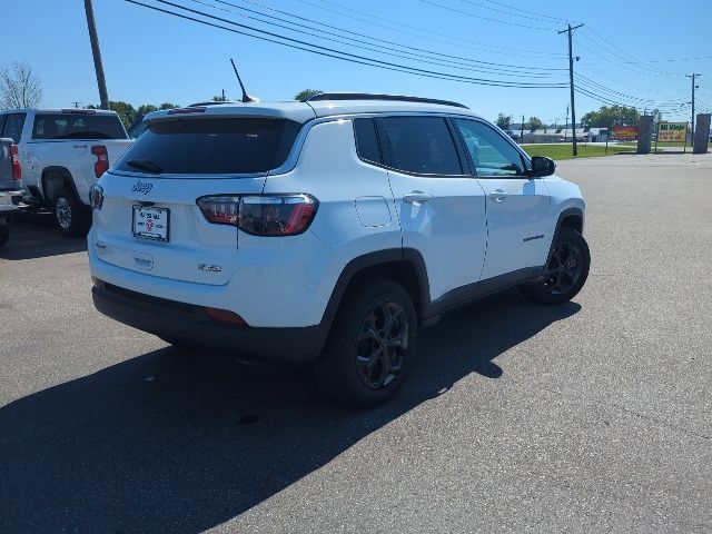 Used 2025 Jeep Compass Latitude AWD/4WD image 27