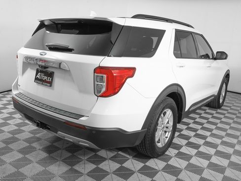 Used 2022 Ford Explorer XLT w/ Equipment Group 202A image 5