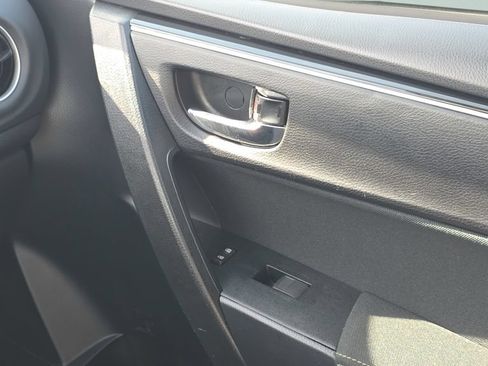 Used 2018 Toyota Corolla LE FWD image 13