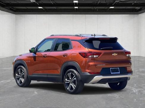 Used 2021 Chevrolet TrailBlazer LT w/ Premium Seating Package FWD image 3