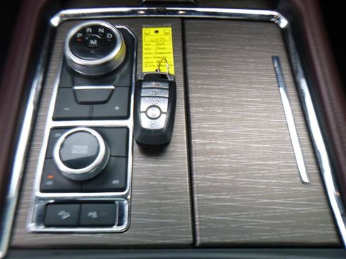 Used 2023 Ford Expedition Limited image 16