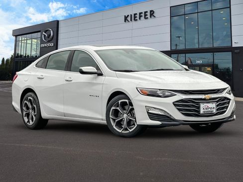 Used 2023 Chevrolet Malibu LT image 2