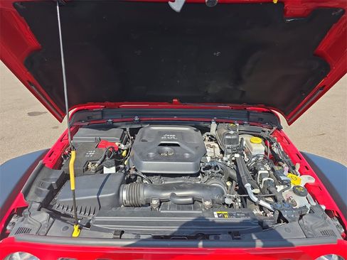 Used 2019 Jeep Wrangler Unlimited Rubicon w/ Cold Weather Group image 31