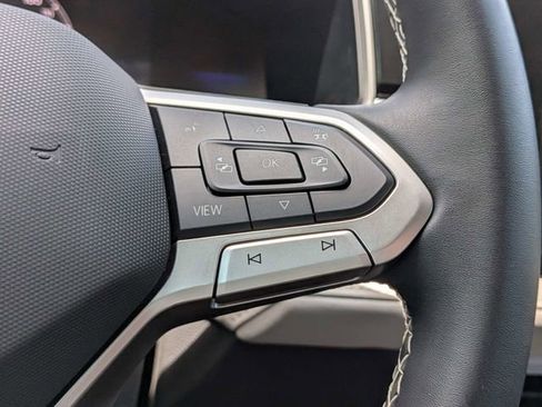 Certified 2026 Volkswagen Taos SE FWD image 30