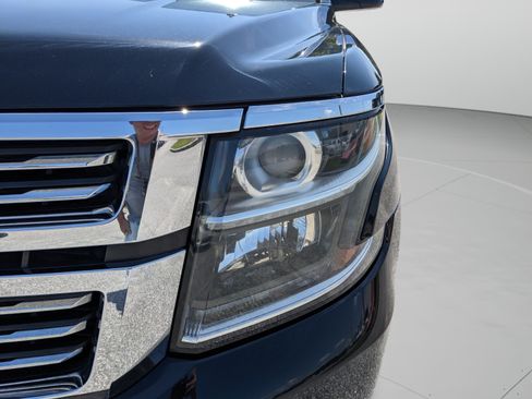 Used 2018 Chevrolet Suburban Premier AWD/4WD image 37