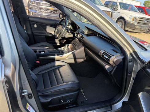 Used 2016 Lexus IS 200t w/ F Sport Package RWD image 10