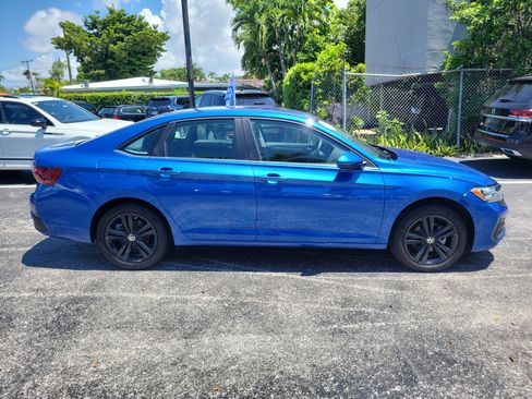 Certified 2023 Volkswagen Jetta SE w/ Black Wheel Package FWD image 6