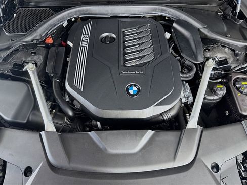 Certified 2022 BMW 740i image 32