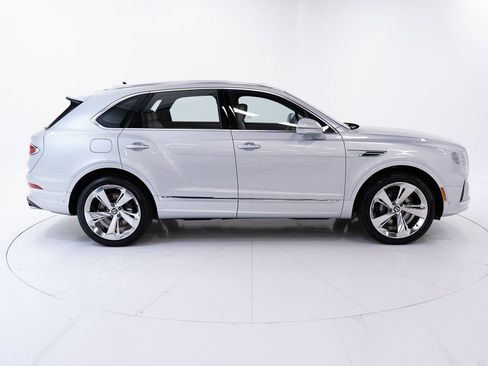 New 2025 Bentley Bentayga V8 image 6