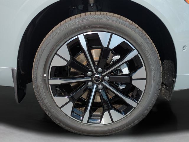 New 2026 Volvo XC60 B5 Plus AWD/4WD image 25